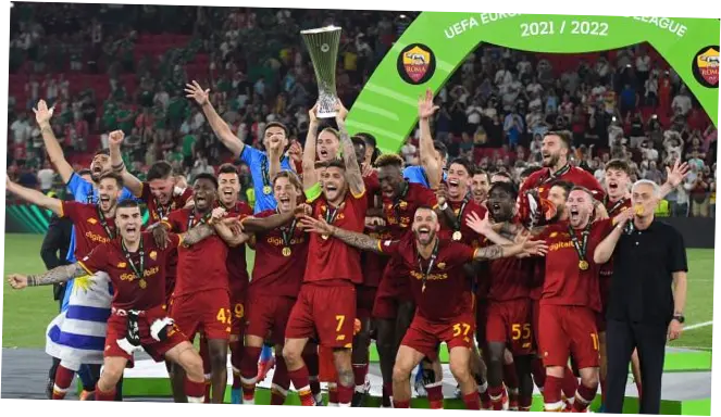 AS Roma Menangkan Pertandingan Melawan Pisa Berkat Hat-trick Donyell Malen