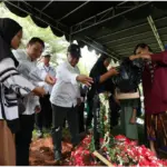 Baznas Beri Santunan untuk Keluarga Korban Tewas Kecelakaan Kereta di Bekasi