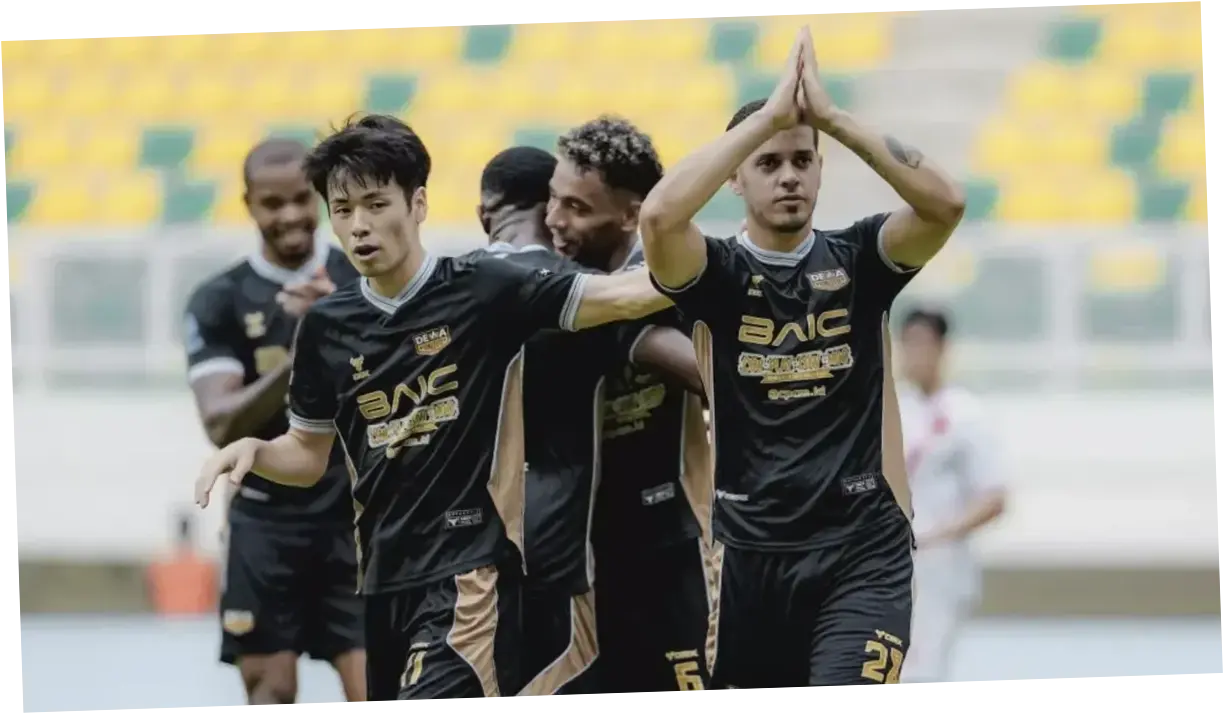 Dua Gol Diprotes, Alex Dikartu Merah: Ini 3 Kontroversi Besar Dewa United vs Persib