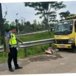 Gadis Pengendara Motor Tewas Mengenaskan Terlindas Ban Truk di Jalan Bomang