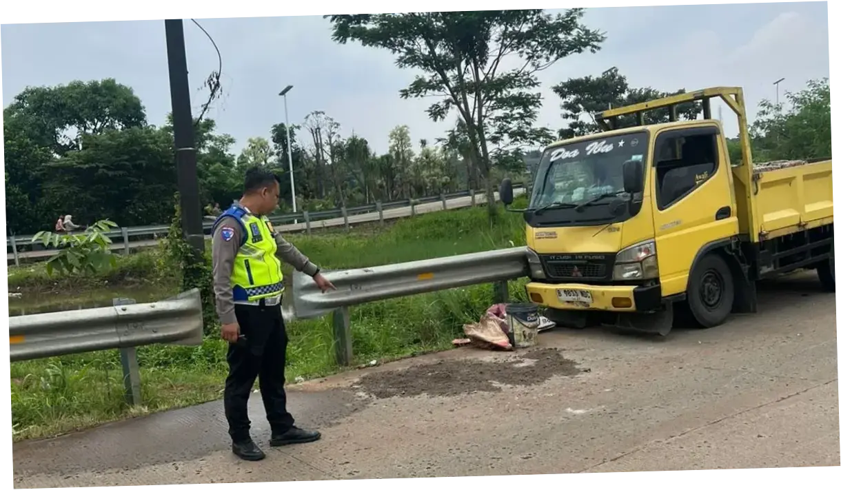 Gadis Pengendara Motor Tewas Mengenaskan Terlindas Ban Truk di Jalan Bomang