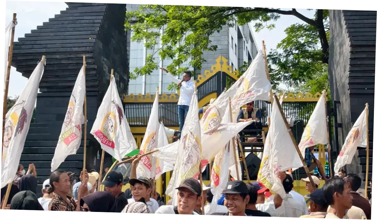 Geruduk Polda Metro Jaya, Demonstran Laporkan Feri Amsari soal Pernyataan Swasembada Beras