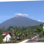 Gunung Slamet: Aktivitas Meningkat, Suhu Kawah Tembus 460 Derajat Celsius
