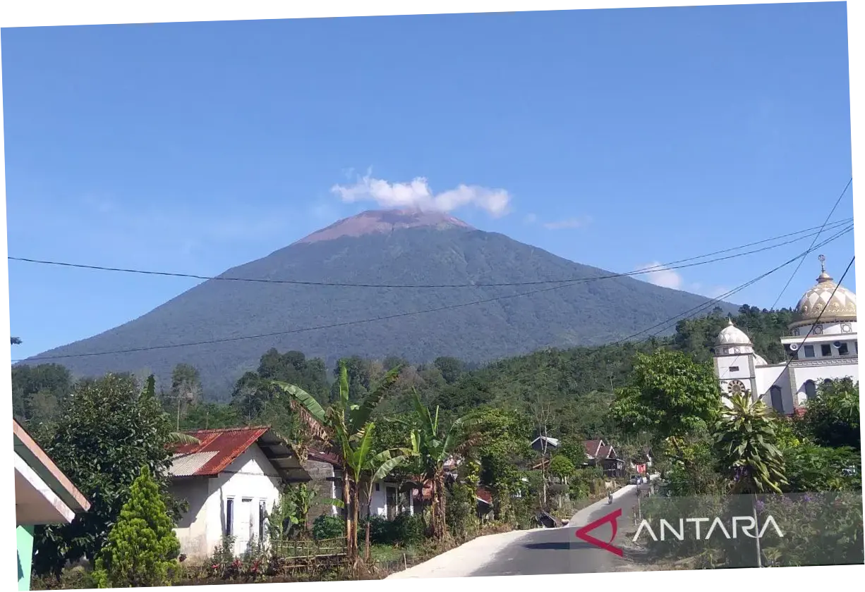 Gunung Slamet: Aktivitas Meningkat, Suhu Kawah Tembus 460 Derajat Celsius