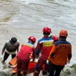 Jasad Pria Tanpa Identitas Ditemukan Mengambang di Kali Ciliwung Lenteng Agung