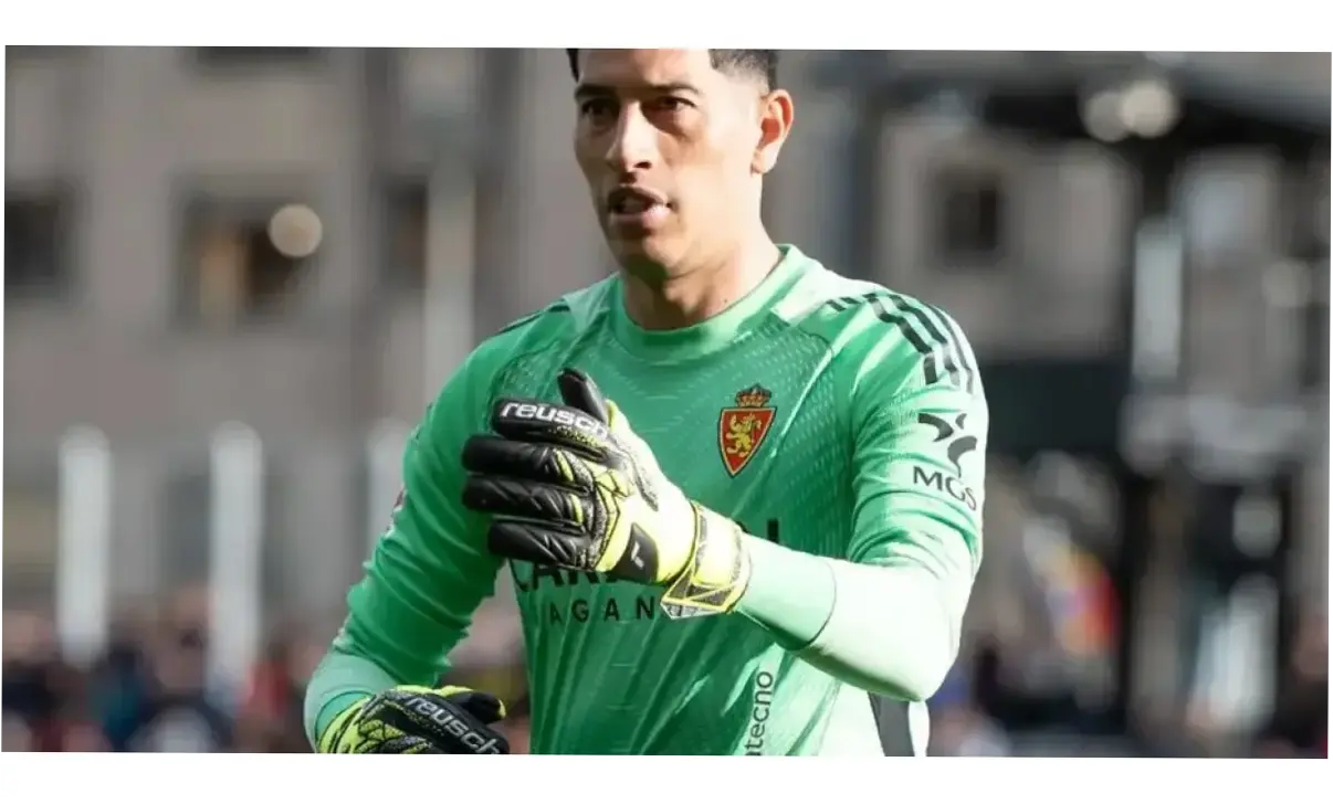 Kiper Real Zaragoza Esteban Andrada Terlibat Insiden Pukulan Lawan Pemain Huesca