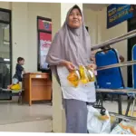 Penyaluran Bantuan Pangan di Serua Depok, Warga Antusias Merasa Terbantu Cukupi Kebutuhan