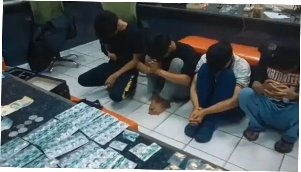 Polisi Tangkap 4 Pria Bandar Obat Keras di Gunung Putri Bogor