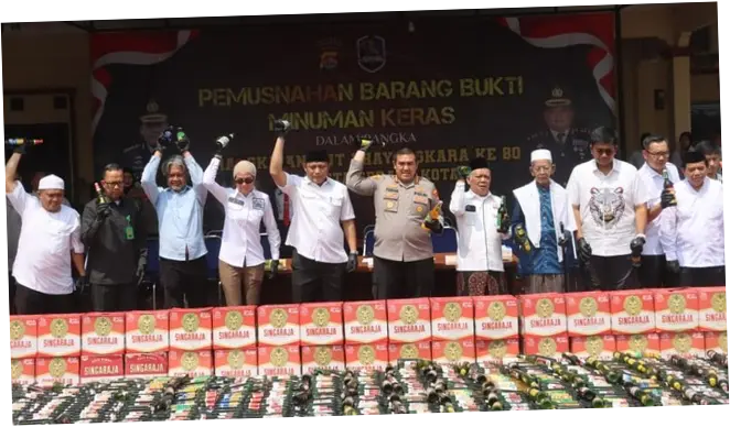 Polres Serang Musnahkan 17.618 Botol Miras Ilegal dalam Rangka Hari Bhayangkara ke-80