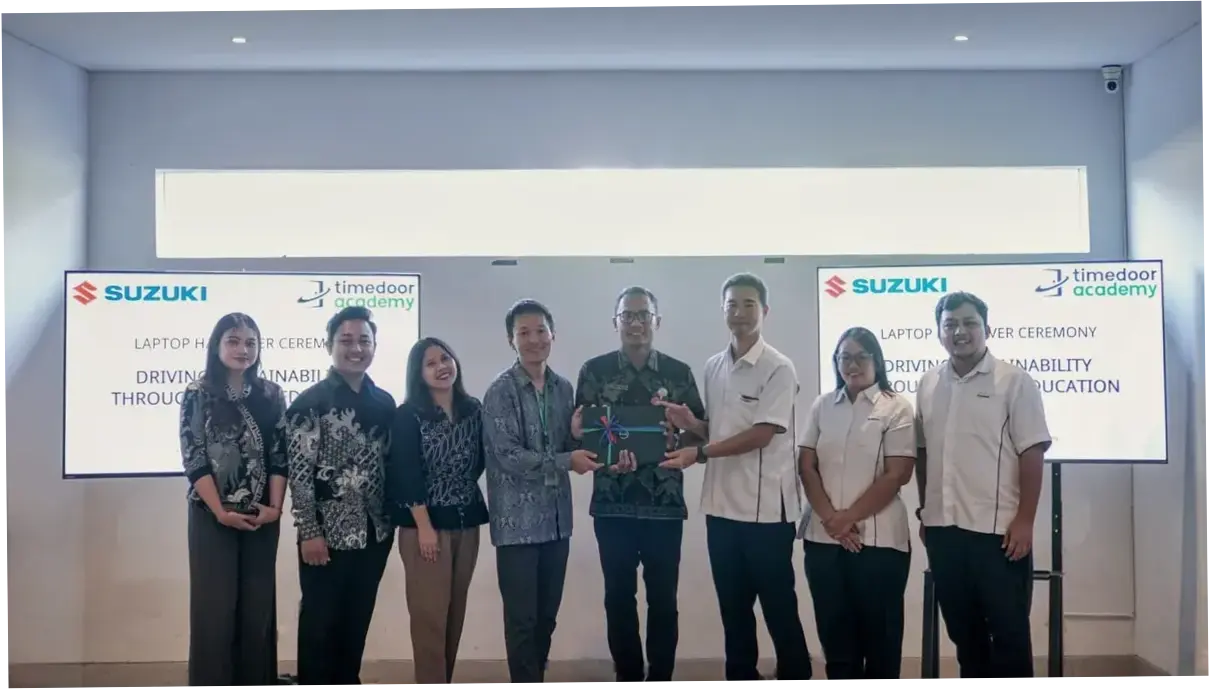 Suzuki Kirim Laptop ke Sekolah Pelosok, Siswa Kini Bisa Belajar Coding dan AI