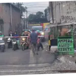 KAI Pasang Palang Pintu Sementara di Perlintasan Sebidang Dekat Stasiun Bekasi Timur
