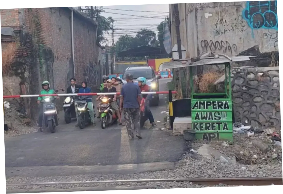 KAI Pasang Palang Pintu Sementara di Perlintasan Sebidang Dekat Stasiun Bekasi Timur