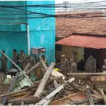 Kembalikan Fungsi, 17 Bangunan Liar di Depok Dibongkar