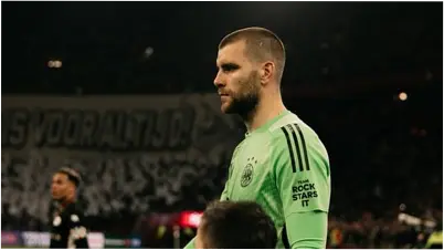 Maarten Paes Kebobolan 2 Gol, Ajax Imbangi Pimpinan Klasemen PSV Eindhoven