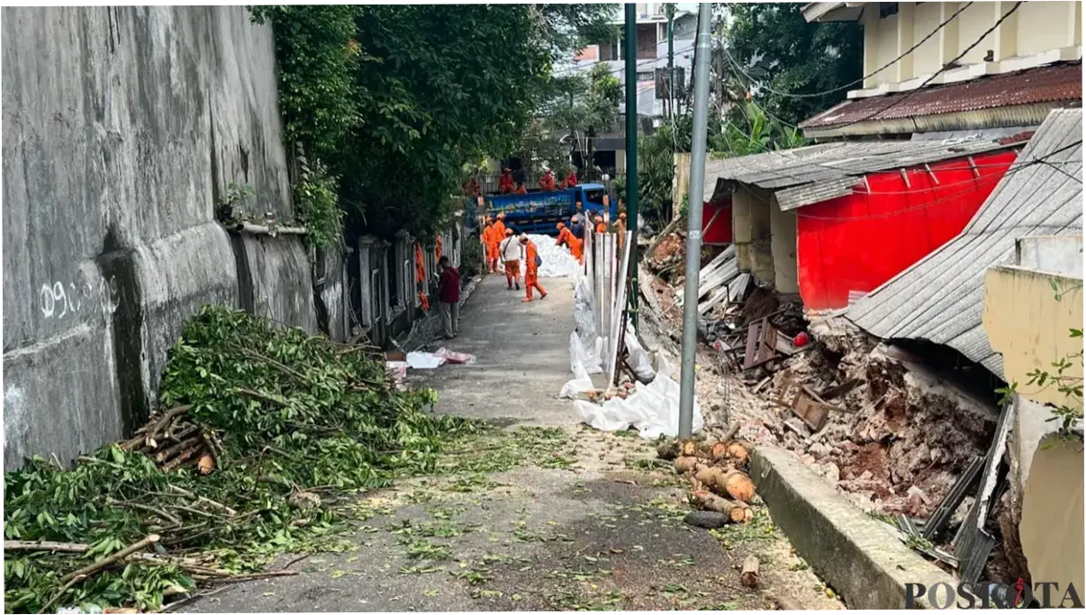 Runtuhnya Tembok Sekolah SDN Tebet Barat 08: Faktor Alam atau Kegagalan Struktural?